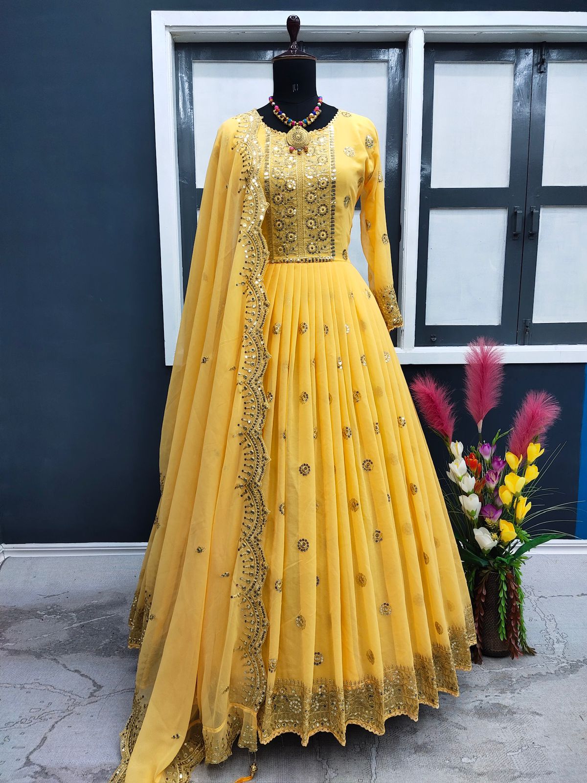 রেডিমেড জর্জেট এমব্রয়ডারি পার্টি ড্রেস