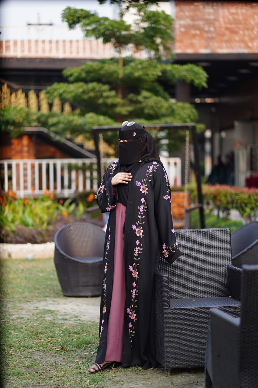 Muslima Dubai Embroidered Burqa Set